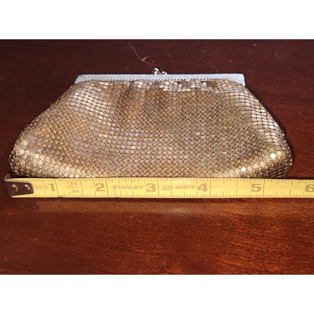 Vintage Whiting & Davis Co. Silvertone Metal Mesh Coin Purse - Picture 8 of 9